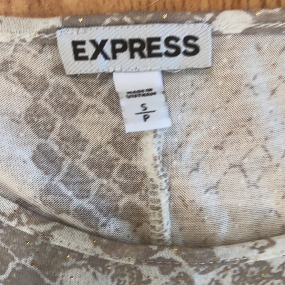 NWOT Express Top - Picture 3 of 4